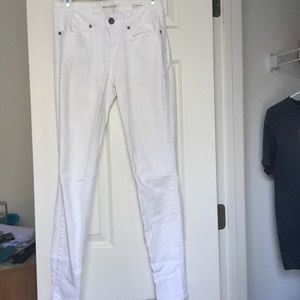 White skinny jeans